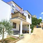 Apartment Milena By El-Pi Tours
