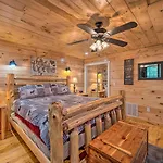 Relaxing Broken Bow Bungalow With Hot Tub And Deck!