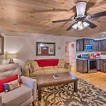 Relaxing Broken Bow Bungalow With Hot Tub And Deck!