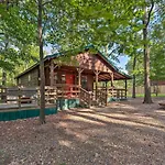 Relaxing Broken Bow Bungalow With Hot Tub And Deck!