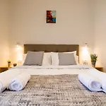 Lina - Tia, Chic Tirana Apartment