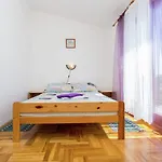 Nice Apartment On The Outskirts Of Silo