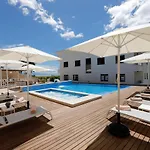 Modena Maris-Heated Pool-Grill-Relax-Jacuzzi Apartments