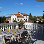 Apartments Ravlic Ana
