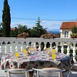 Apartments Ravlic Ana