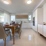 Apartment Tomi By El-Pi Tours