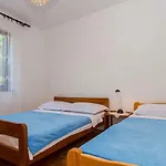 Apartment In Silo/Insel Krk 13517