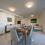 Apartment Tomi By El-Pi Tours