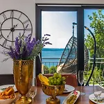 Gloria Luxury Suite Apartment