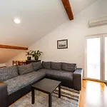Apartments Zdravka