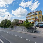 Akelava Apartments
