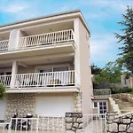 Apartment In Selce 13937