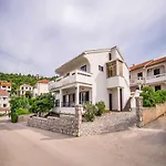 Apartments In Vrbnik/Insel Krk 13598