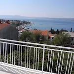 Apartment In Selce 5818