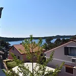 Apartments In Mali Losinj 14985B