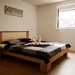 Gecko Apartment