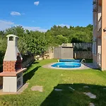 Apartment Mit Pool & Garten In Soline, Insel Krk