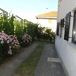 Apartments Mari With Terrace