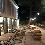 La Villa - Beach House & Rooms