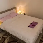Apartment In Mundanije With Terrace, Air Conditioning, Wifi