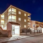 Apartment In Dramalj 5715