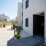 I & M