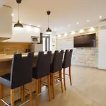 Apartments Marinici Rijeka - With Private Parking