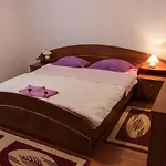 Apartment In Mundanije With Balcony, Air Conditioning, Wifi