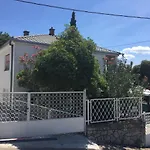 Holiday House Crik
