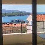 Breakaway Apartment
