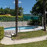 Apartment Knezevic With Pool