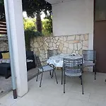 Apartment With Private Garden, Hot Tub, Wifi, Sat Tv, Klima, Near Beach