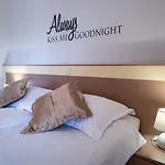 Apartment In Lopar With Balcony, Air Conditioning, Wifi, Washing Machine