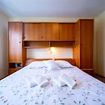 Apartment In Lopar With Balcony, Air Conditioning, Wifi, Washing Machine
