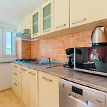 Apartmani Valun1