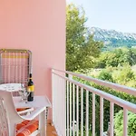 Apartment Lovorka 5