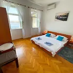 Apartment In Jadranovo 42071