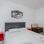 Cozy Apartment In Vrbnik
