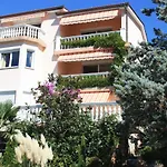 Villa Mandica