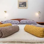 Apartment In Njivice - Insel Krk 42232