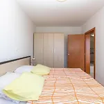 1 Bedroom Awesome Apartment In Selce