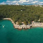 Amazing Apartment In Pinezici W/ Wifi And 1 Bedrooms