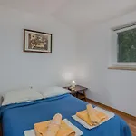 Nice Apartment In Malinska Dubasnica With Kitchen