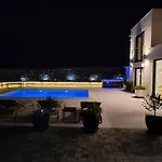 Villa Moretto With Private Swimming Pool And Jacuzzi