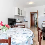 Lovely Apartment In Novi Vinodolski With Kitchen