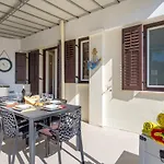 Apartman Rhea