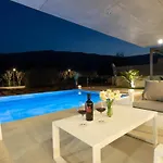 Luxury Villa Grandiosa With Sauna And Jacuzzi