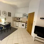 Studio Apartman Lara