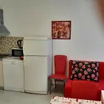 Apartmani Mw, Crveni Apartman