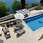 Villa Isabella - Luxury With Style Right Next To The Beach, Private Pool And Sea View